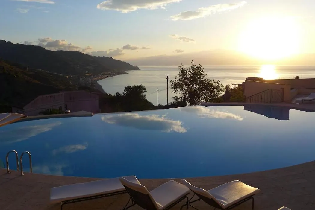 Taormina Ibiscus Apartment By Taormina Holidays
