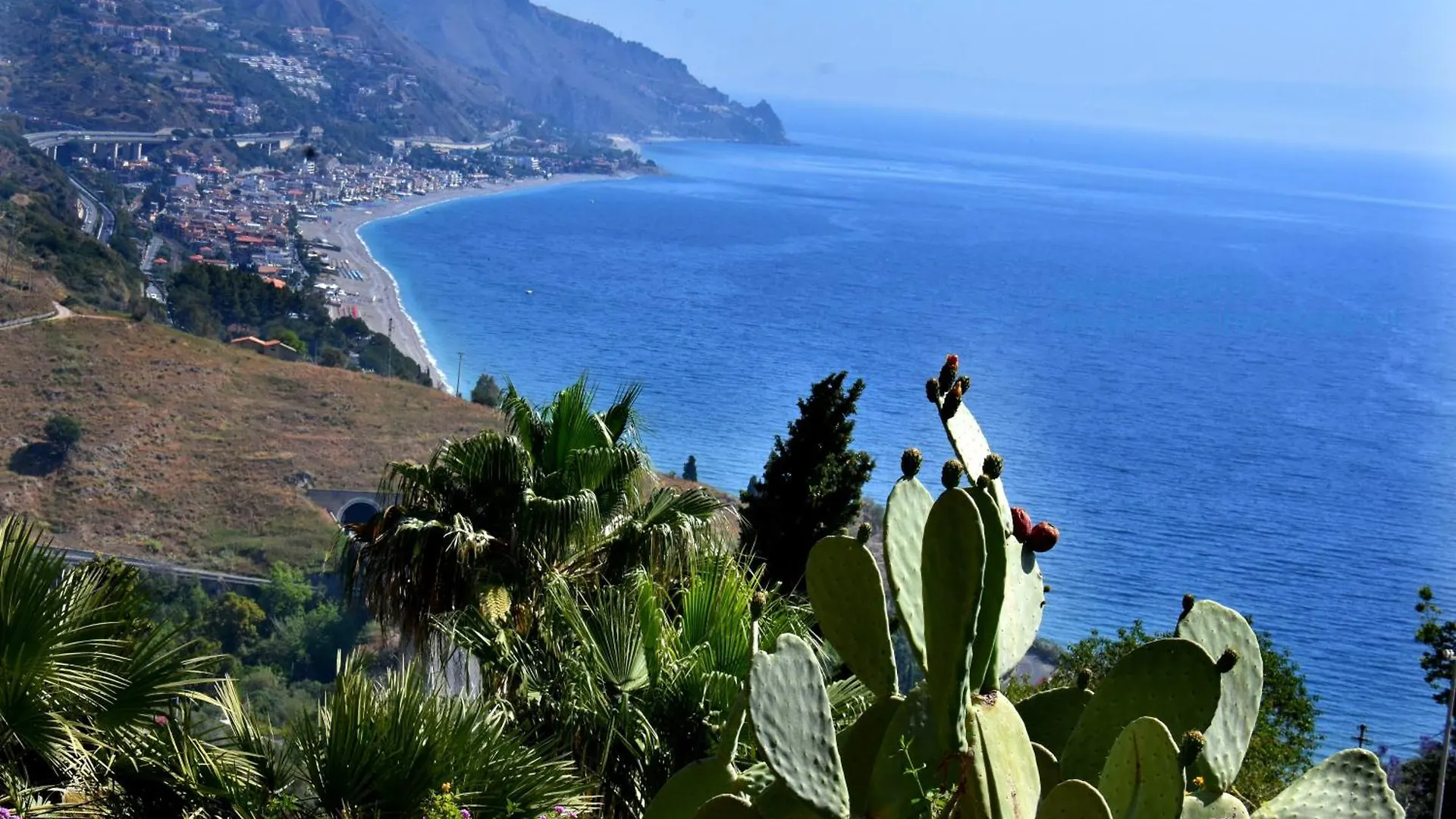 Taormina Ibiscus Apartment By Taormina Holidays