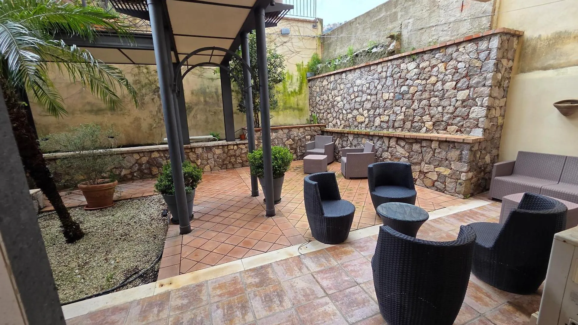 Taormina Ibiscus Apartment By Taormina Holidays